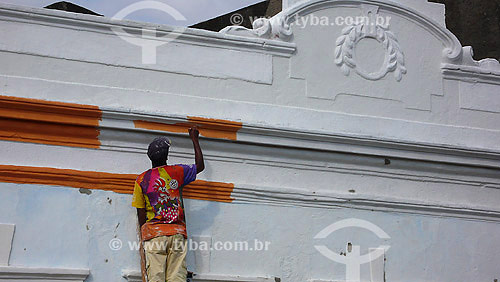  Painter painting wall - Olinda city - Pernambuco state - Brazil 
