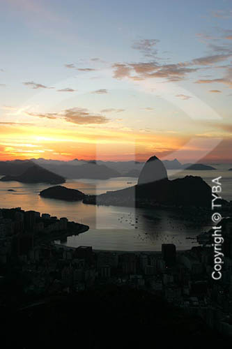  View of Sugar Loaf Mountain with the lights of Botafogo Cove in the foreground  - Rio de Janeiro city - Rio de Janeiro state (RJ) - Brazil