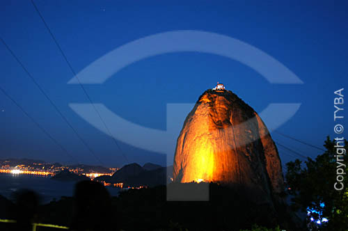  Detail of the Sugar Loaf Mountain* by night, place where  the cable car can be seen - Rio de Janeiro city - Rio de Janeiro state - Brazil  * Commonly called Sugar Loaf Mountain, the entire rock formation also includes Urca Mountain and Sugar Loaf it 