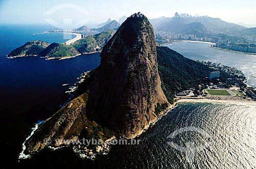  Aerial view of Sugar Loaf Mountain* - Rio de Janeiro city - Rio de Janeiro state - Brazil  *Commonly called Sugar Loaf Mountain, the entire rock formation also includes Urca Mountain and Sugar Loaf itself (the taller of the two). This whole formatio 