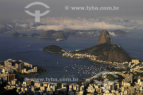  Sugar Loaf (*) Mountain , Botafogo Cove, Guanabara Bay and Niteroi city in the background seen from Corcovado Mountain - Rio de Janeiro city - Rio de Janeiro state - Brazil  *Commonly called Sugar Loaf Mountain, the entire rock formation also includ 