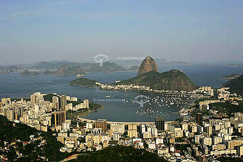  Botafogo Cove buildings in the foreground, Sugar Loaf Mountain with Urca neighborhood above it, Guanabara Bay and Niteroi city in the background  - Rio de Janeiro city - Rio de Janeiro state (RJ) - Brazil