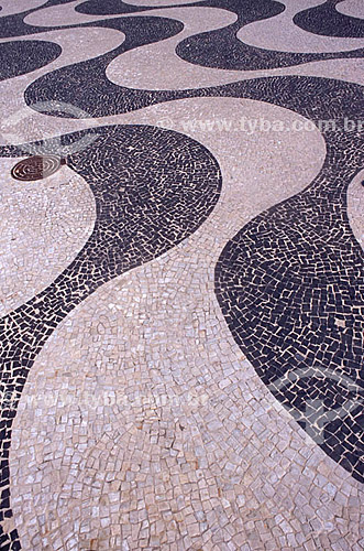 Copacabana Sidewalk - Rio de Janeiro city - Rio de Janeiro state - Brazil  (*)The Atlantica Avenue was inaugurated in 1906 with only one track. The actual form is from the 70`s and the project is from Roberto Burle Marx. He kept the old sidewalk wav 
