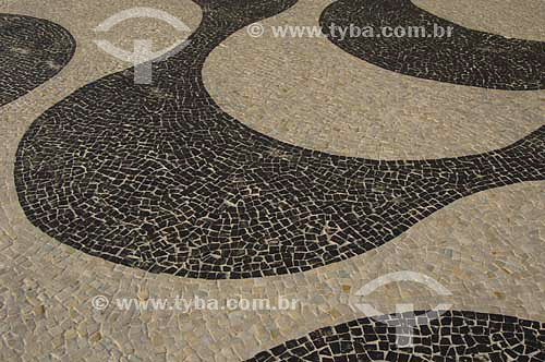  Copacabana Sidewalk - Rio de Janeiro city - Rio de Janeiro state - Brazil - October 2006  (*)The Atlantica Avenue was inaugurated in 1906 with only one track. The actual form is from the 70`s and the project is from Roberto Burle Marx. He kept the o 