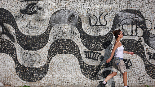  Person walking in front of wall of portuguese stones - Copacabana neighbourhood - Rio de Janeiro city - Rio de Janeiro state - Brazil 