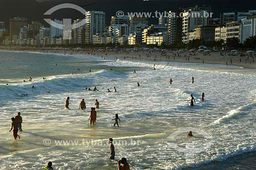   People at Ipanema Beach with buildings in the background - Rio de Janeiro city - Rio de Janeiro state - Brazil 