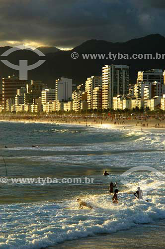   People at Ipanema Beach with buildings in the background - Rio de Janeiro city - Rio de Janeiro state - Brazil 