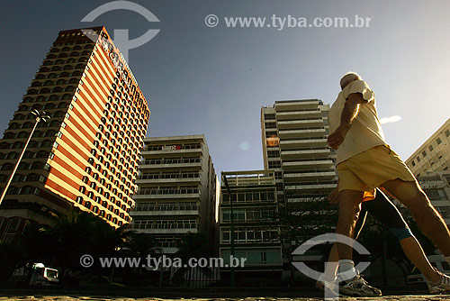  People walking at Ipanema beach sidewalk  - Rio de Janeiro city - Rio de Janeiro state (RJ) - Brazil