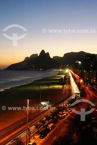  View of Vieira Souto avenue at nightfall  - Rio de Janeiro city - Rio de Janeiro state (RJ) - Brazil