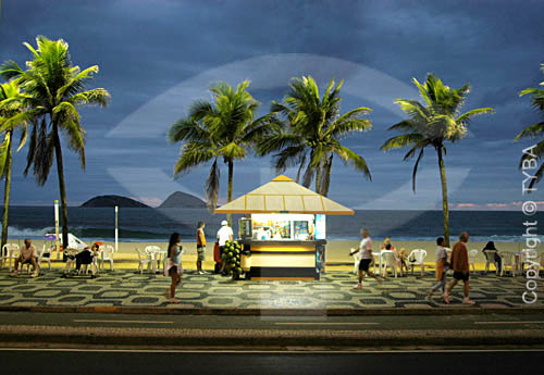  Cococnut trees and stand at Ipanema Beach with the people walking on the promenade - Rio de Janeiro city - Rio de Janeiro state - Brazil 