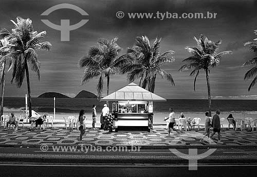  View of the Ipanema Beach with the people walking on the promenade - Coconu trees and stand - Rio de Janeiro city - Rio de Janeiro State - Brazil 
