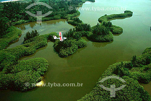  Aerial view of an ultralight flying above Lagoa de Marapendi (Marapendi Lagoon) - Rio de Janeiro city - Rio de Janeiro state - Brazil 