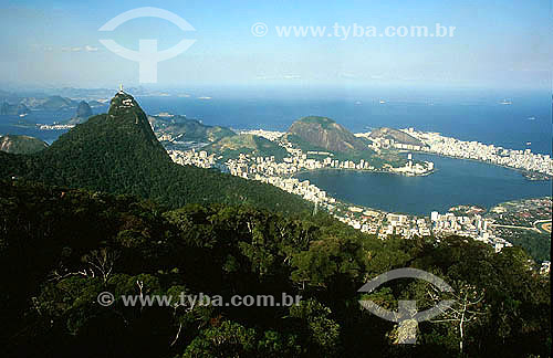  View of Cristo Redentor (Christ the Redeemer), with Lagoa Rodrigo de Freitas (Rodrigo de Freitas Lagoon) at right side; Sugar Loaf, Niteroi city and the Atlantic Ocean in the background - Rio de Janeiro city - Rio de Janeiro state - Brazil   
