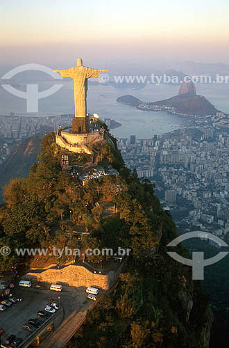  Aerial view of Cristo Redentor (Christ the Redeemer) with the buildings of Botafogo Cove, Sugar Loaf Mountain, the entrance to Guanabara Bay and the city of Niteroi in the background - Rio de Janeiro city - Rio de Janeiro state - Brazil   