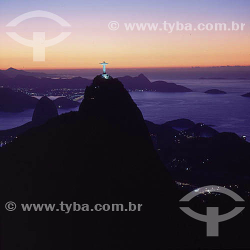  Cristo Redentor (Christ the Redeemer), the Sugar Loaf Mountain and Guanabara Bay at sunset - Rio de Janeiro city - Rio de Janeiro state - Brazil 