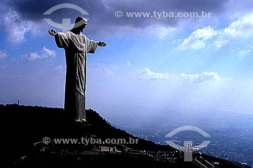  Cristo Redentor (Christ the Redeemer), with buildings of the northern zone of the city in the background - Rio de Janeiro city - Rio de Janeiro state - Brazil 