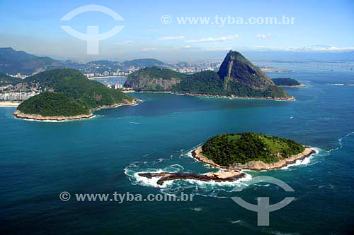  Aerial view of Suggar Loaf with island in the foreground - Rio de Janeiro city - Rio de Janeiro state - Brazil - November 2006 