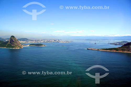  Aerial view of Guanabara Bay entrance with Rio de Janeiro cty in left size and Niteroi city in right size - Rio de Janeiro city - Rio de Janeiro state - Brazil - November 2006 
