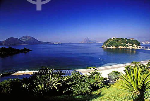  Boa Viagem (Good Trip) Beach with the Sugar Loaf Mountain in the background - Niteroi city - Rio de Janeiro state - Brazil 