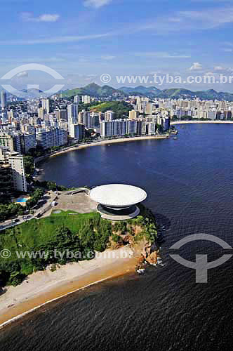  Contemporary Art Museum (MAC) in the foreground with Icarai beach in the background - Niteroi city - Rio de Janeiro state - Brazil 