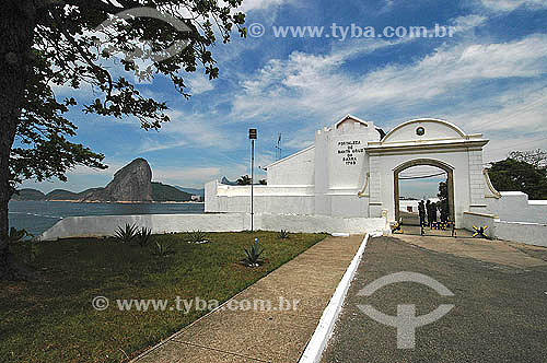  Santa Cruz Fortress (1) also known as Old Fortress with Sugar Loaf Mountain (2) and Rio de Janeiro city in the background - Niteroi city - Rio de Janeiro state - Brazil  (1)National Historical Site since 10-04-1939  (2) Commonly called Sugar Loaf Mo 