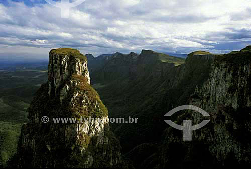  Tower rock - Espraiado Canyon - Urubici city - Santa Catarina state - Brazil - September 2003 