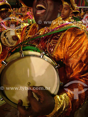  Bateria (drum section) - Imperio Samba School parade at Marques de Sapucai Avenue - Sambodromo - Carnival 2005 - Rio de Janeiro city - Rio de Janeiro State - Brazil 