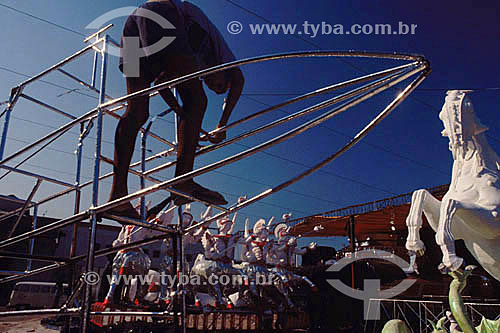  Mam working in a decorated car for Carnival - Rio de Janeiro city - Rio de Janeiro state - Brazil  - Rio de Janeiro city - Rio de Janeiro state (RJ) - Brazil