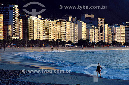  Man in the beach - Copacabana - Rio de Janeiro city - Rio de Janeiro state - Brazil 