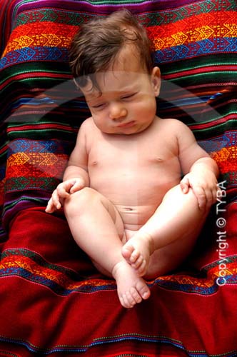  Baby of 4 months sat down 