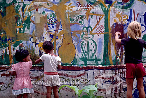  Children at art school 