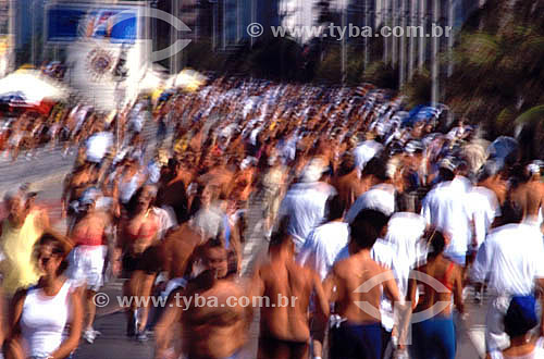  Crowd - People walking in Ipanema - Rio de Janeiro city - Rio de Janeiro state - Brazil 