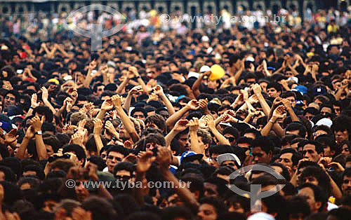  Crowd 