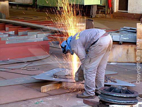  Man working - PROMAR Shipyard - Rio de Janeiro city - Rio de Janeiro State - Brazil 
