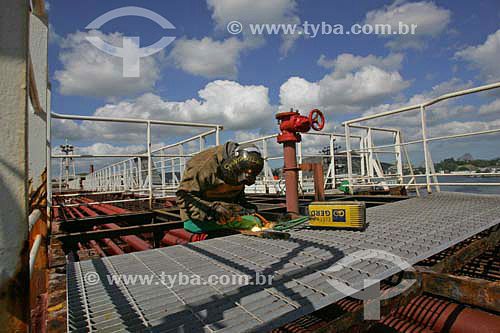  Itaituba ship being fixed - RENAVE Shipyard  - Niteroi city - Rio de Janeiro state (RJ) - Brazil