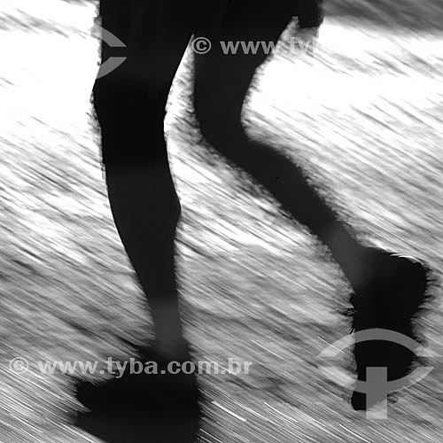  Leisure - person walking along the promenade  - detail of the legs - Rio de Janeiro city - Rio de Janeiro state - Brazil 