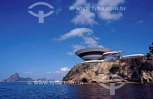  Contemporary Art Museum (MAC) and Sugar Loaf Montain in the background - Niteroi city - Rio de Janeiro state - Brasil 