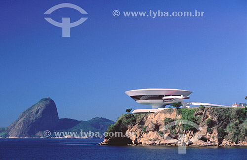  Contemporary Art Museum (MAC) and Sugar Loaf Montain in the background - Niteroi city - Rio de Janeiro state - Brasil 