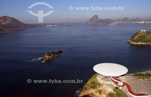  Aerial view of the Guanabara Bay with MAC (Museum of Contemporary Art of Niteroi city)* in the foreground and the Sugar Loaf in the background - Boa Viagem neighbourhood - Niteroi city - Rio de Janeiro state - Brazil - July of 2006  * Project by the 