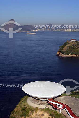  Aerial view of the Guanabara Bay with MAC (Museum of Contemporary Art of Niteroi city)* in the foreground and the Sugar Loaf in the background - Boa Viagem neighbourhood - Niteroi city - Rio de Janeiro state - Brazil - July of 2006  * Project by the 