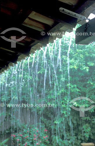  Rain driping from the roof 