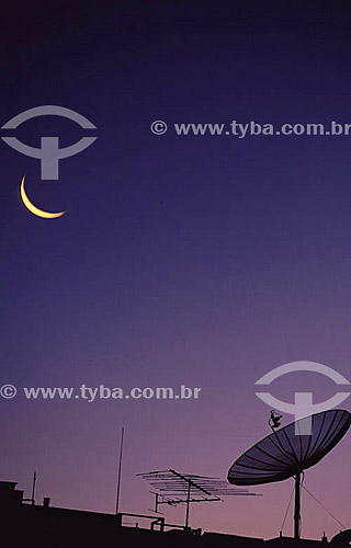  Antennas and the moon in the sky 