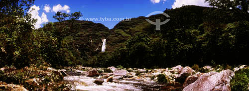  Sao Francisco River - Casca D`Anta Waterfall (186m) - Canastra Mountain Range National Park - Minas Gerais state - Brazil 