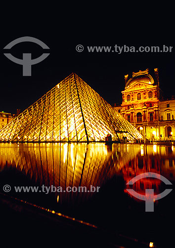  Louvre lake - Paris city - France  