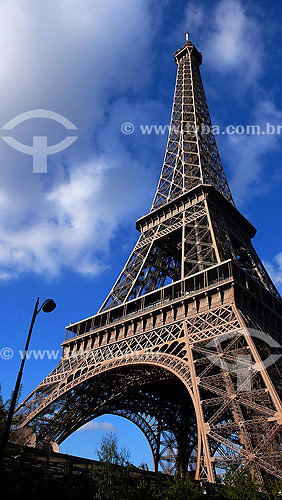  Eiffel tower (317m) - Paris - France - 10/2007 