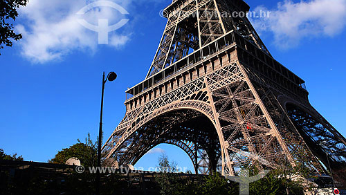  Eiffel tower (317m) - Paris - France - 10/2007 