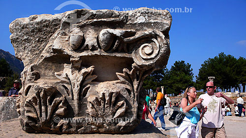  Jonic columns - Ephesus archeological site (100 years BC) - Turkey - 10/2007 