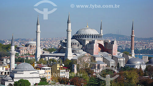 Hagia Sophia is a former patriarchal basilica, later a mosque, now a museum, in Istanbul, Turkey. Famous in particular for its massive dome, it is considered the epitome of Byzantine architecture. It was the largest cathedral in the world for nearly 