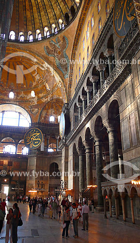  Hagia Sophia is a former patriarchal basilica, later a mosque, now a museum, in Istanbul, Turkey. Famous in particular for its massive dome, it is considered the epitome of Byzantine architecture. It was the largest cathedral in the world for nearly 