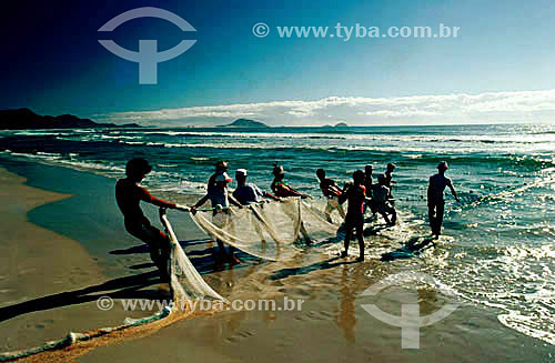  Fishing at the beach 